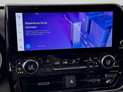 Used 2023 Toyota Highlander Platinum FWD image 13