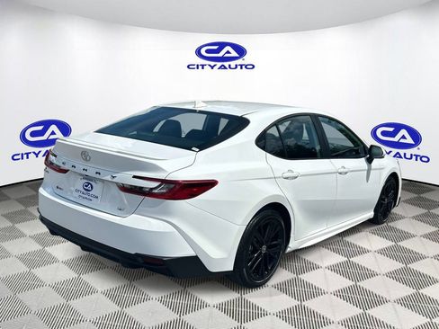 Used 2026 Toyota Camry SE FWD image 3