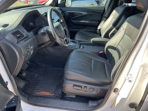 Used 2023 Honda Passport TrailSport image 2