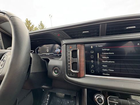 Used 2023 GMC Yukon Denali Ultimate AWD/4WD image 28