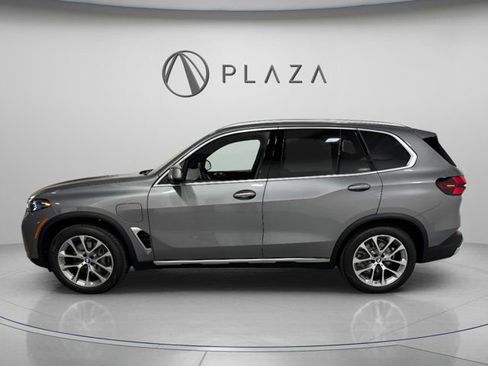 New 2026 BMW X5 xDrive50e image 3