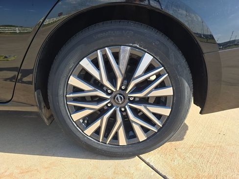 Used 2024 Nissan Altima 2.5 SV FWD image 30