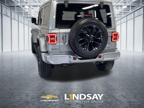 Used 2021 Jeep Wrangler Unlimited Sahara AWD/4WD image 8