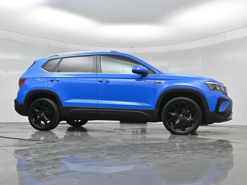 Used 2023 Volkswagen Taos SE w/ Panoramic Sunroof Package FWD image 54