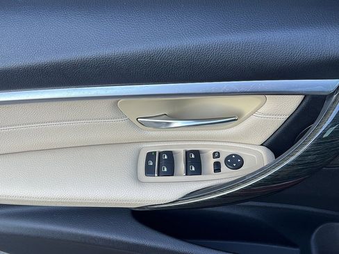 Used 2018 BMW 330i Sedan w/ Premium Package image 22