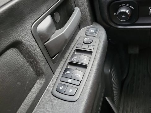 Used 2023 RAM 2500 Tradesman w/ Chrome Appearance Group AWD/4WD image 13