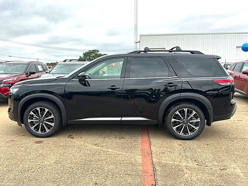New 2026 Nissan Pathfinder Platinum w/ Cargo Package FWD image 5