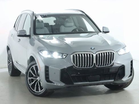 Certified 2024 BMW X5 xDrive40i w/ M Sport Package image 2
