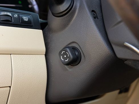 Used 2020 Lexus LX 570 4WD w/ Luxury Package image 37