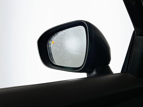 Used 2023 Nissan Rogue S image 16