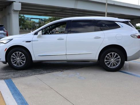 Used 2023 Buick Enclave Essence FWD image 4