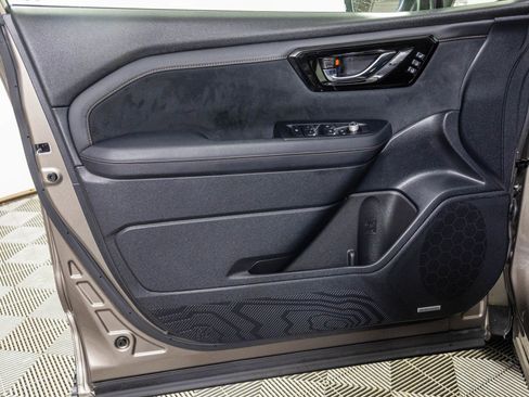 Used 2025 Subaru Forester Touring w/ Popular Package - Touring image 37