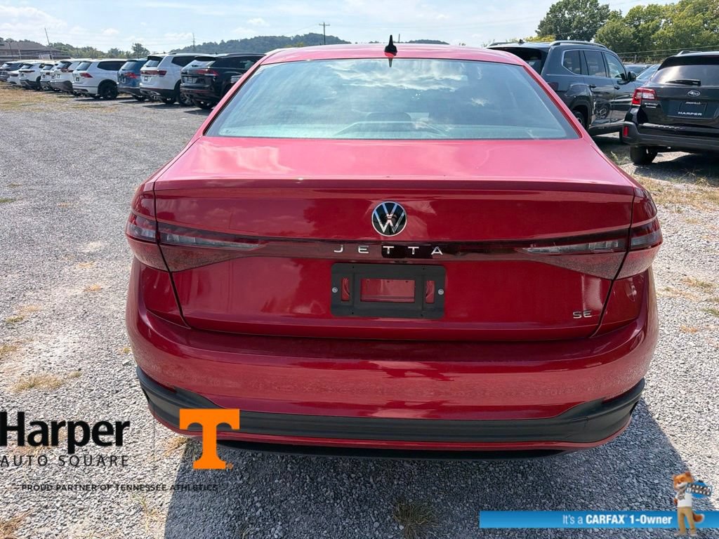 Used 2025 Volkswagen Jetta SE w/ Sunroof Package FWD image 4