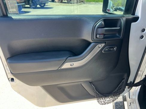 Used 2011 Jeep Wrangler Unlimited Sport image 14