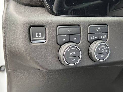 Used 2025 Chevrolet Silverado 2500 LT w/ Convenience Package image 21