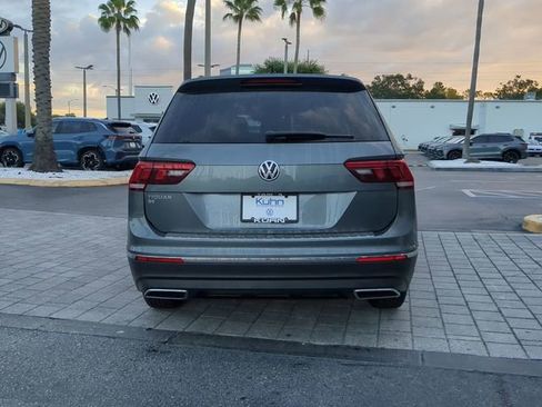 Certified 2021 Volkswagen Tiguan SE image 5