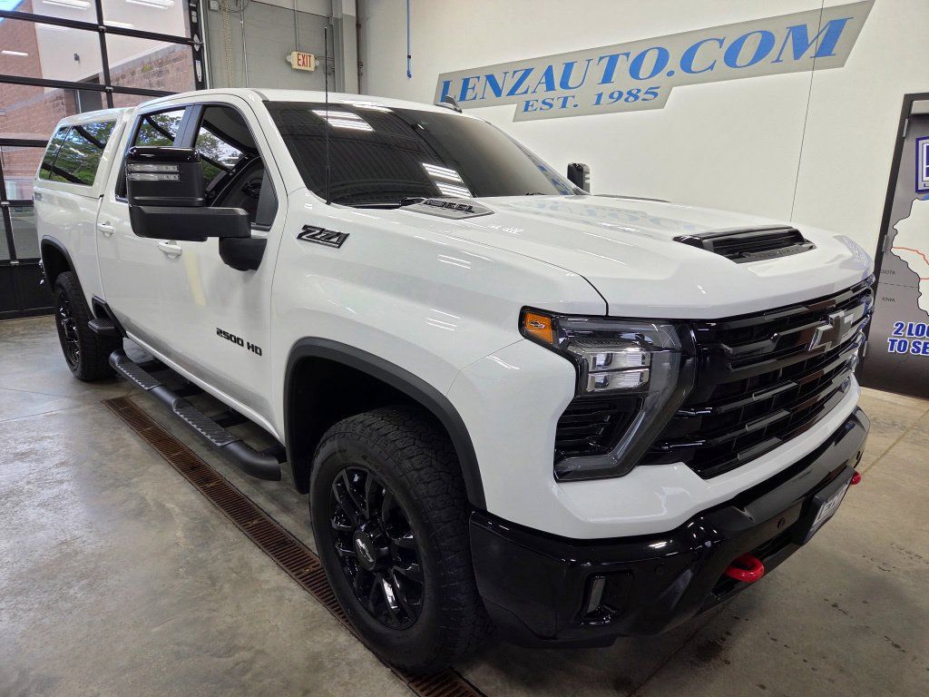 Used 2025 Chevrolet Silverado 2500 LT w/ Trail Boss Package AWD/4WD image 2