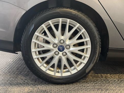 Used 2012 Ford Focus SEL FWD image 32