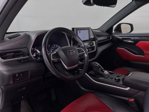 Used 2023 Toyota Highlander XSE image 9