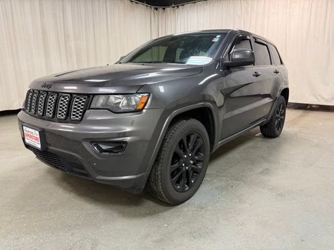 Used 2019 Jeep Grand Cherokee Altitude AWD/4WD image 11