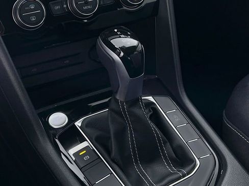 Used 2024 Volkswagen Taos SE image 19