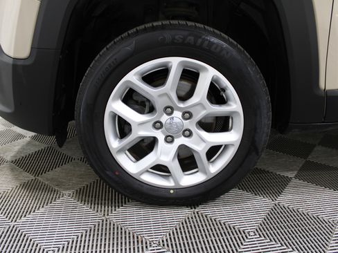 Used 2016 Jeep Renegade Latitude w/ Cold Weather Group image 35