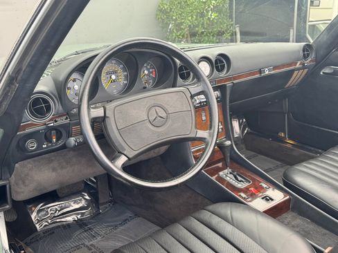 Used 1988 Mercedes-Benz 560 SL image 16