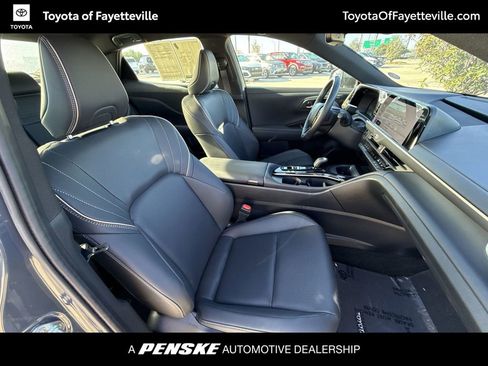 Used 2025 Toyota Crown AWD/4WD image 16