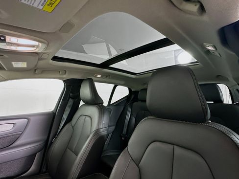 Used 2025 Volvo XC40 B5 Plus image 26