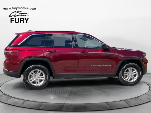 Used 2025 Jeep Grand Cherokee Laredo w/ Luxury Tech Group I AWD/4WD image 2