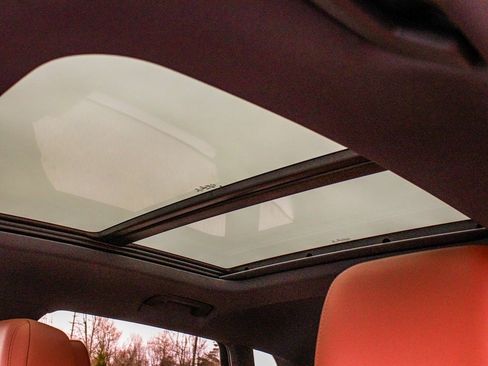 Used 2022 Audi e-tron Premium w/ Convenience Plus Package image 44