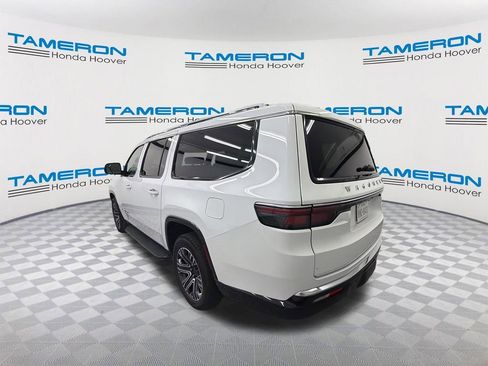 Used 2024 Jeep Wagoneer L Series II w/ Flexible Seating Group RWD image 3