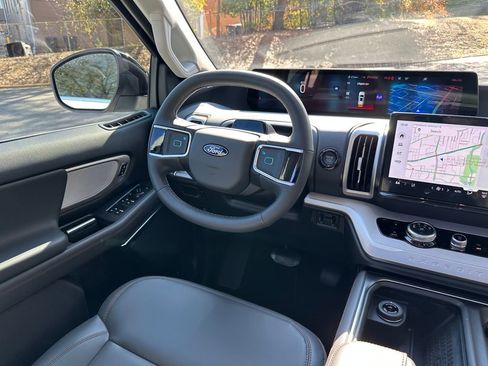 New 2025 Ford Expedition Active image 45