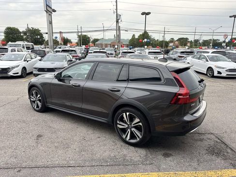 Used 2025 Volvo V60 B5 Cross Country Plus AWD/4WD image 6