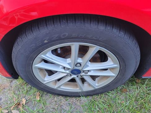 Used 2016 Ford Focus SE w/ Reverse Sensing Package image 6