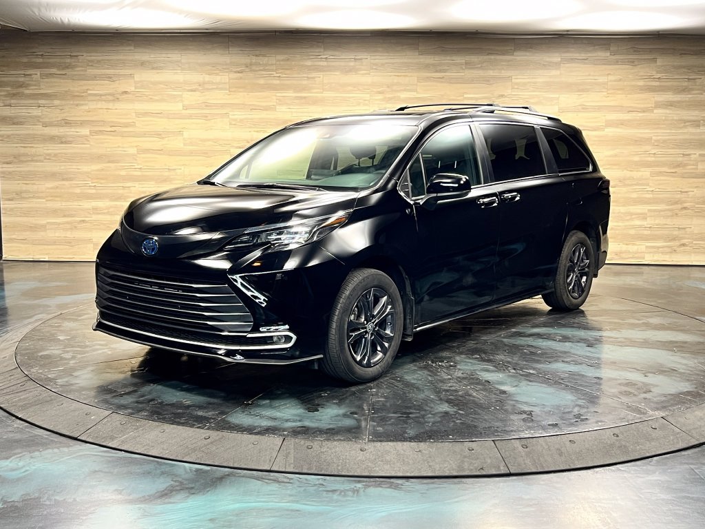 Used 2024 Toyota Sienna XLE Woodland Edition AWD/4WD image 5