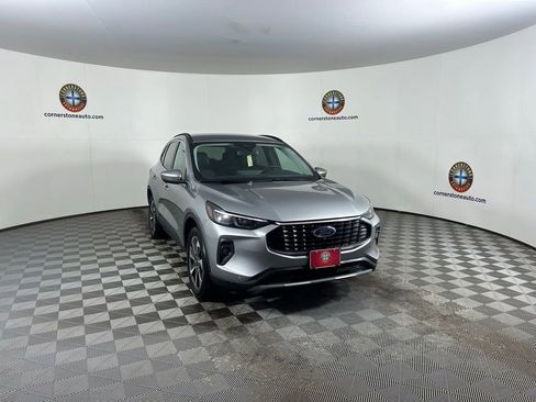 Used 2024 Ford Escape Platinum image 19