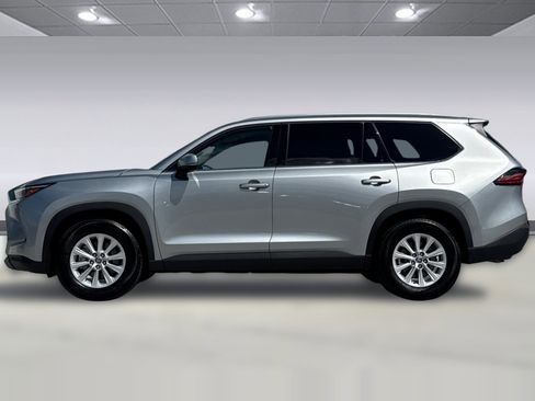 Used 2025 Toyota Grand Highlander FWD image 2