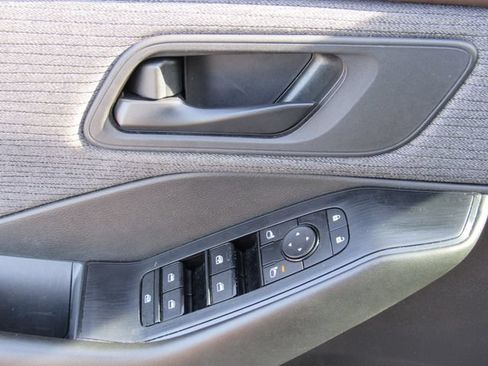 Used 2023 Nissan Rogue S AWD/4WD image 21