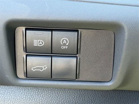 Certified 2024 Toyota Highlander XLE image 24