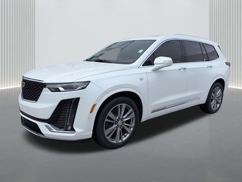 Used 2023 Cadillac XT6 Premium Luxury w/ Technology Package FWD image 9