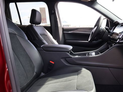 New 2026 Jeep Grand Cherokee Altitude AWD/4WD image 9