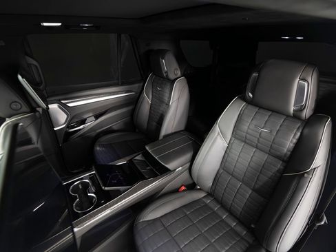 Used 2025 Cadillac Escalade V AWD/4WD image 35