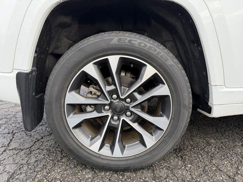 Used 2023 Jeep Grand Cherokee Overland w/ Adv Protech Group III image 10