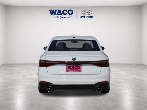 Used 2025 Volkswagen Jetta GLI Autobahn FWD image 7