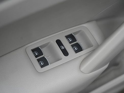 Used 2012 Volkswagen Passat 2.5 SE image 23