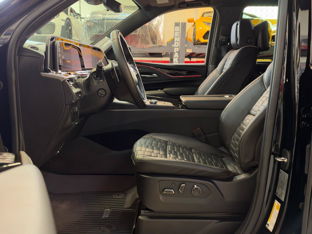 Used 2023 Cadillac Escalade V AWD/4WD image 15