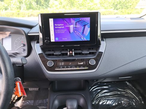 Used 2024 Toyota Corolla LE FWD image 19