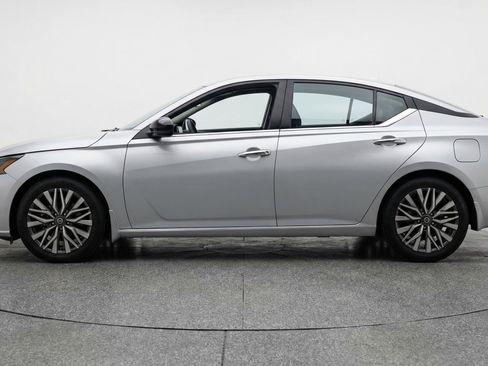 Used 2025 Nissan Altima 2.5 SV image 5
