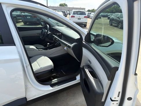 Used 2026 Hyundai Tucson SEL FWD image 23